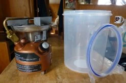 Coleman Feather 442 Dual Fuel Stove -Sierra Designs Shop P1060271